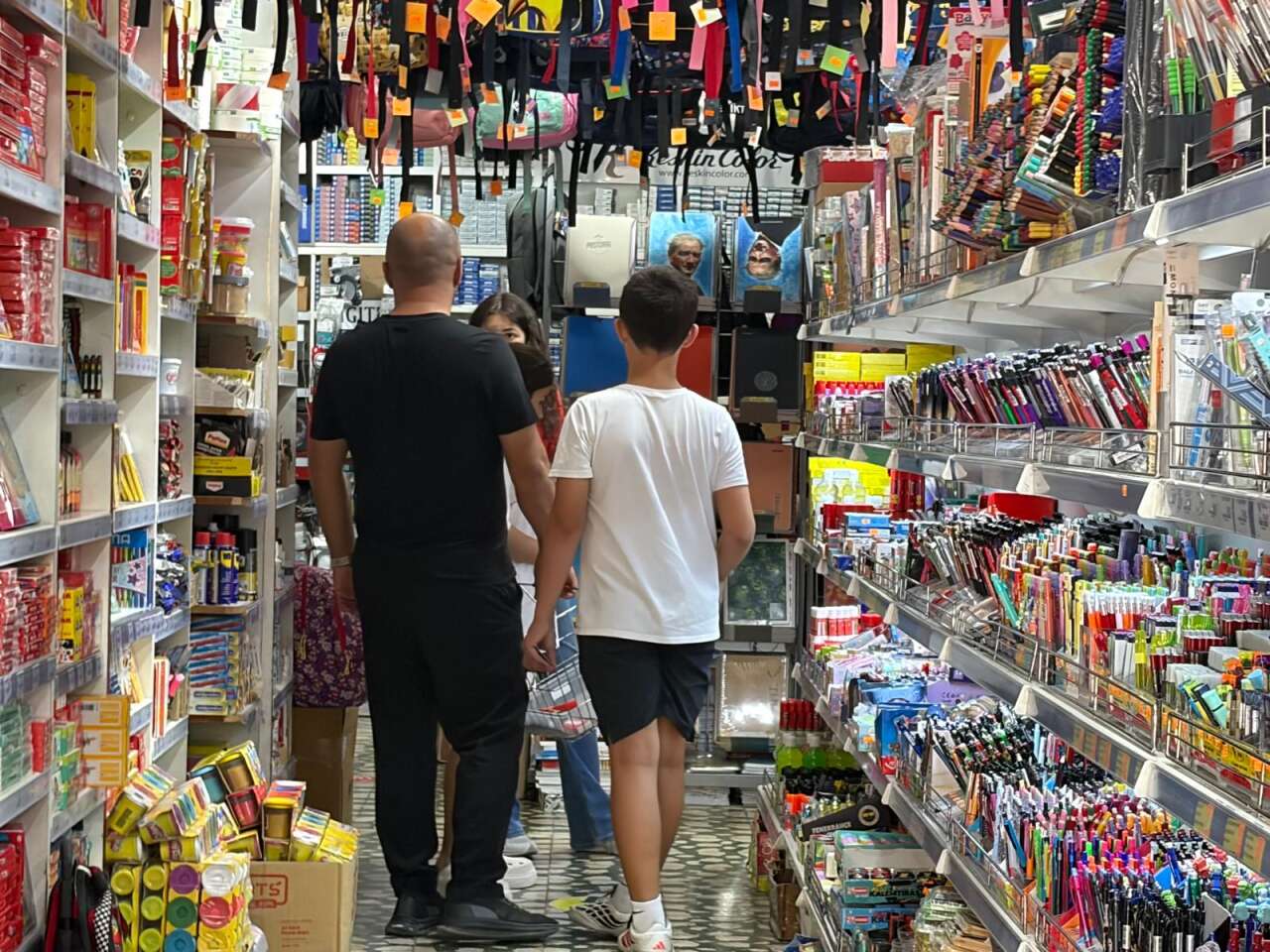 Okulların Açılmasına Bir Gün Kala Kırtasiyelerde Yoğunluk 2
